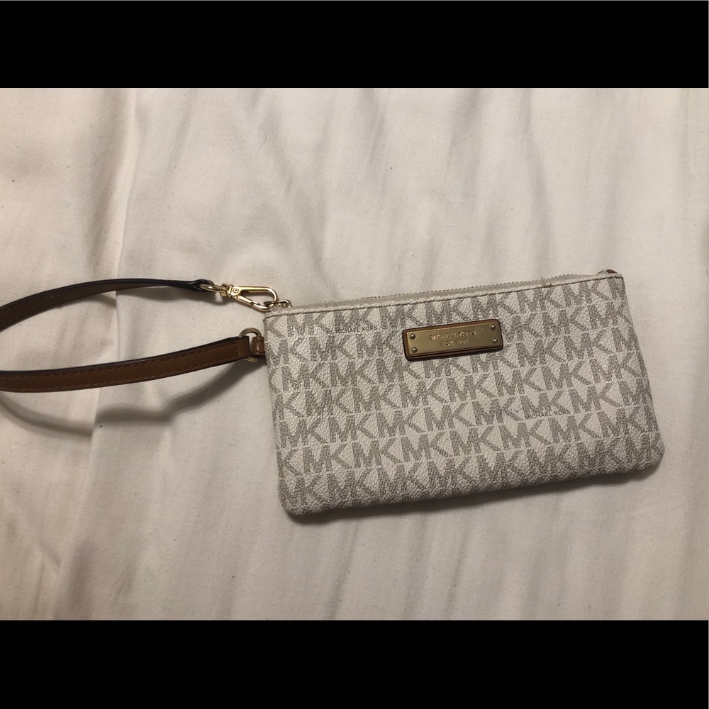 💗great condition Michael kors wristlet💗